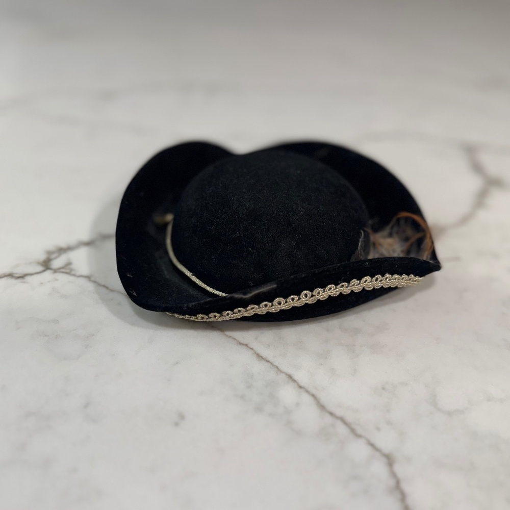 Felicity Riding Hat – American Girl Retired (Feather Needs TLC)